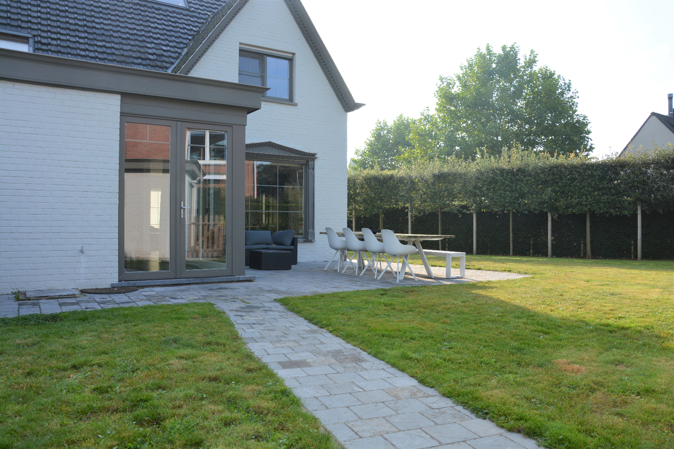 Sublieme gerenoveerde hoekwoning op rustige ligging 