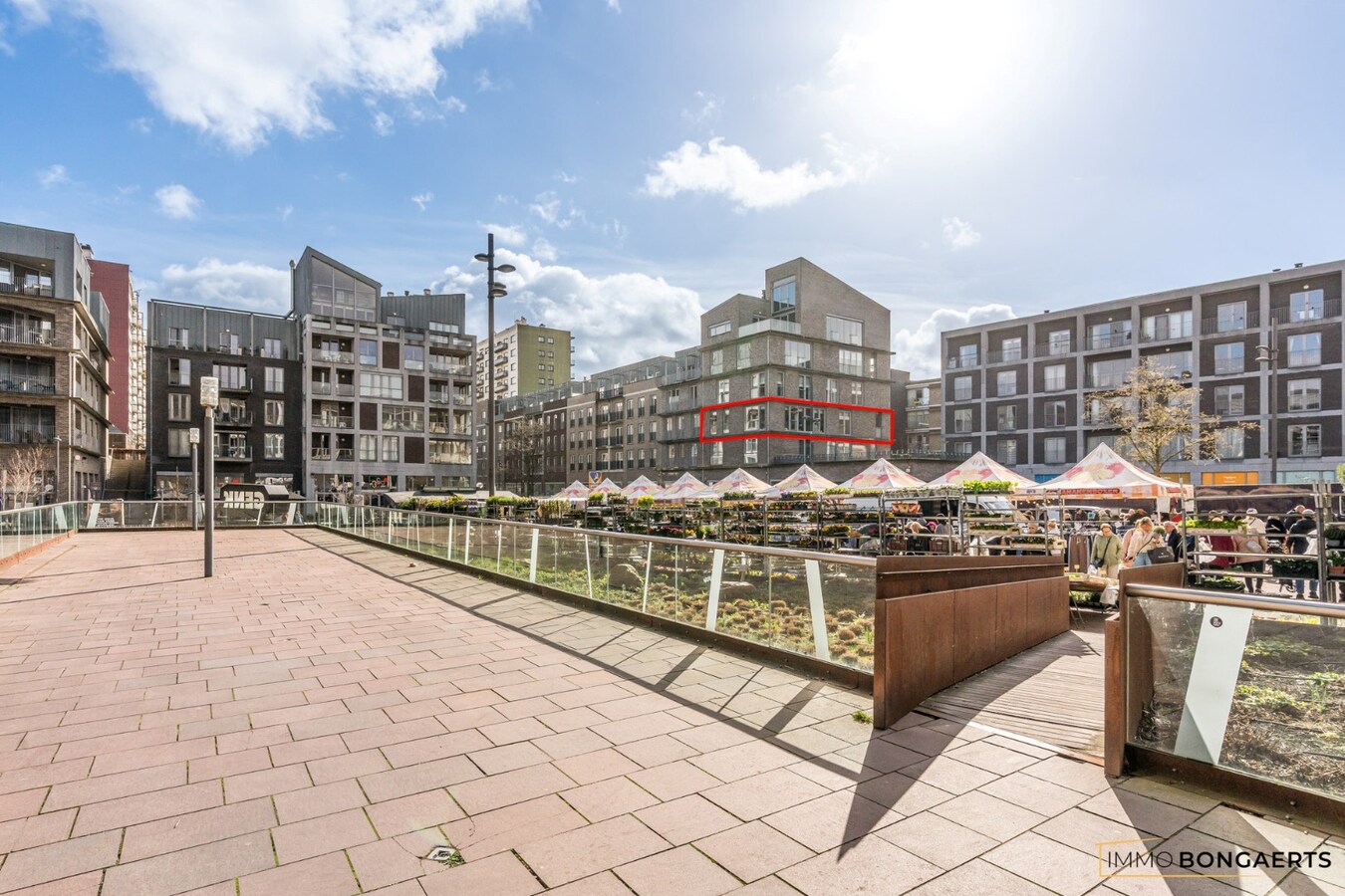 Ruim appartement met zicht op het stadsplein in het centrum van Genk 