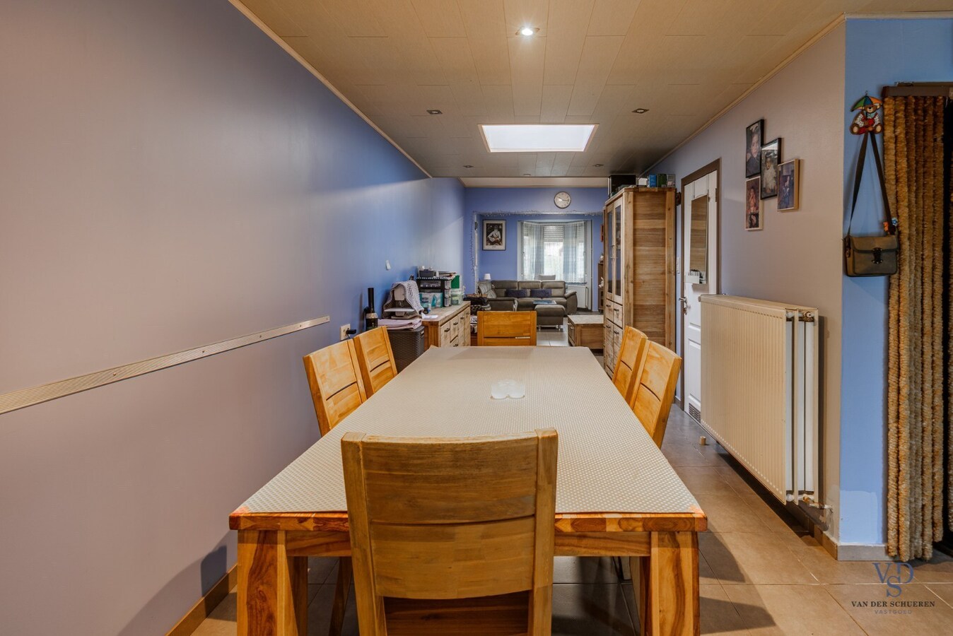 Woning met tuin én 2 staanplaatsen én car-port. 