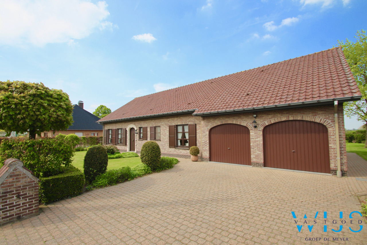 Prachtige instapklare en ruime woning op 1547m²  te OOSTEEKLO 