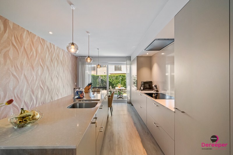 Prachtig instapklaar energiezuinig gelijkvloers appartement (2023) met tuin en 3 slaapkamers 