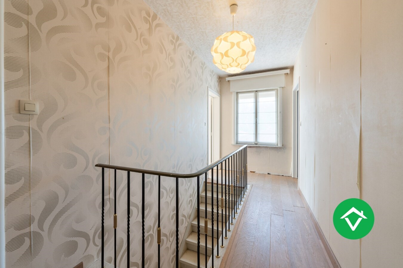 Instapklare woning met 4 slaapkamers en loods te Koekelare 