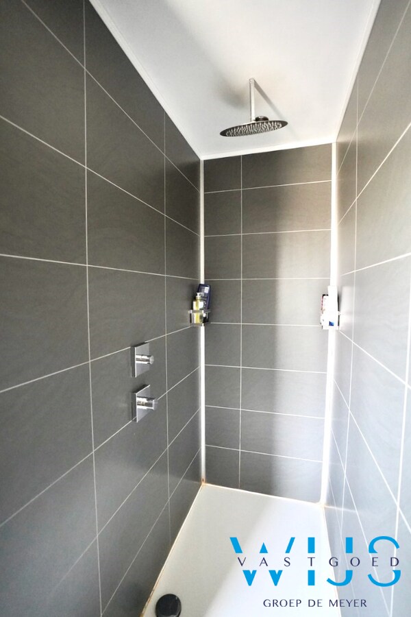 Zeer ruime gezinswoning te Zelzate ! 