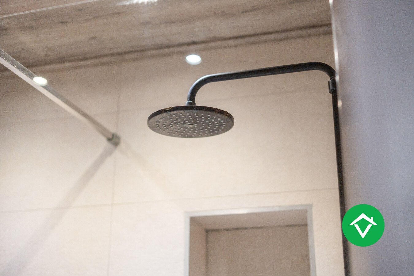 Functionele woning met drie slaapkamers, garage en ruime oprit te Ichtegem 