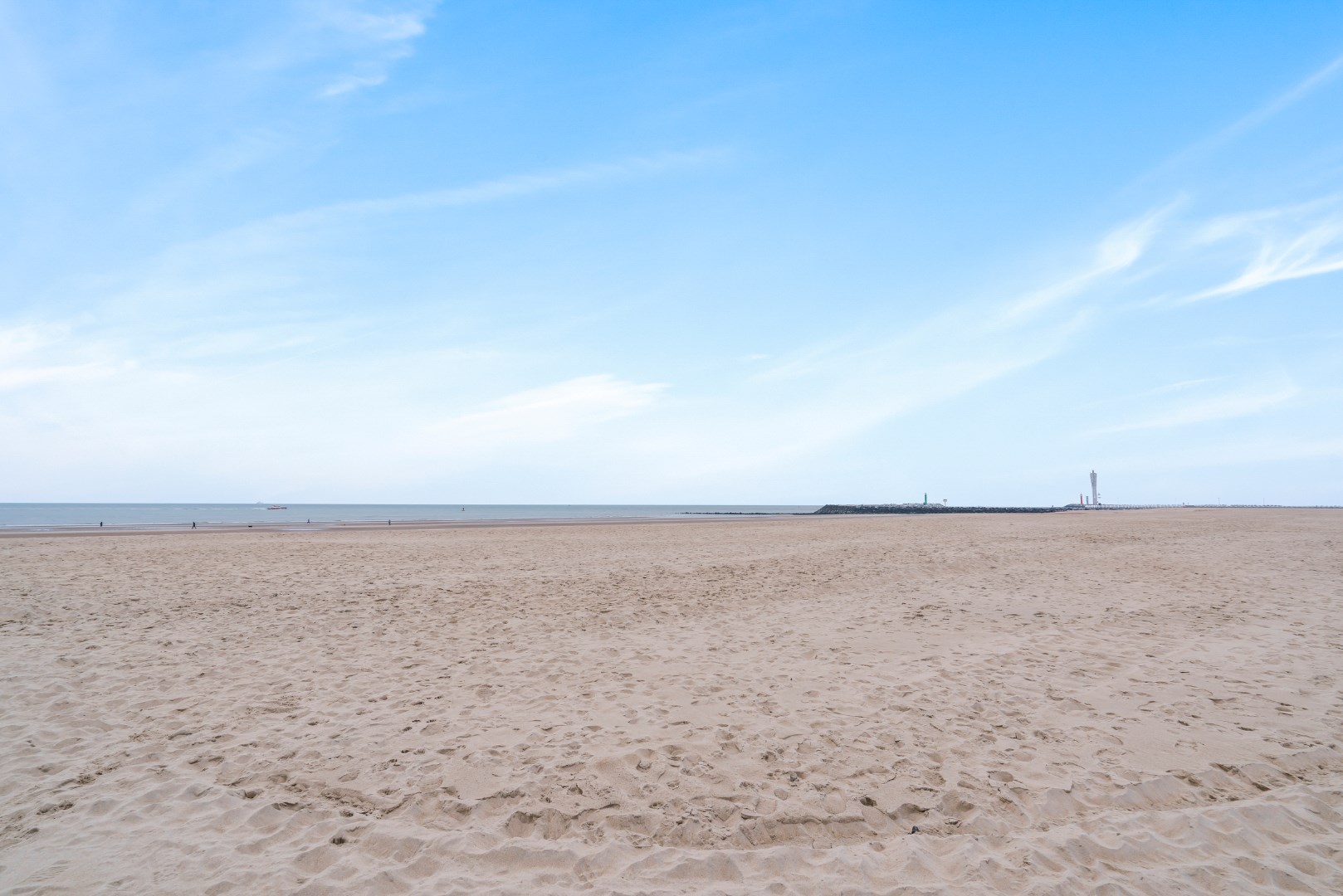STUDIO MET FRONTAAL ZEEZICHT EN TERRAS 