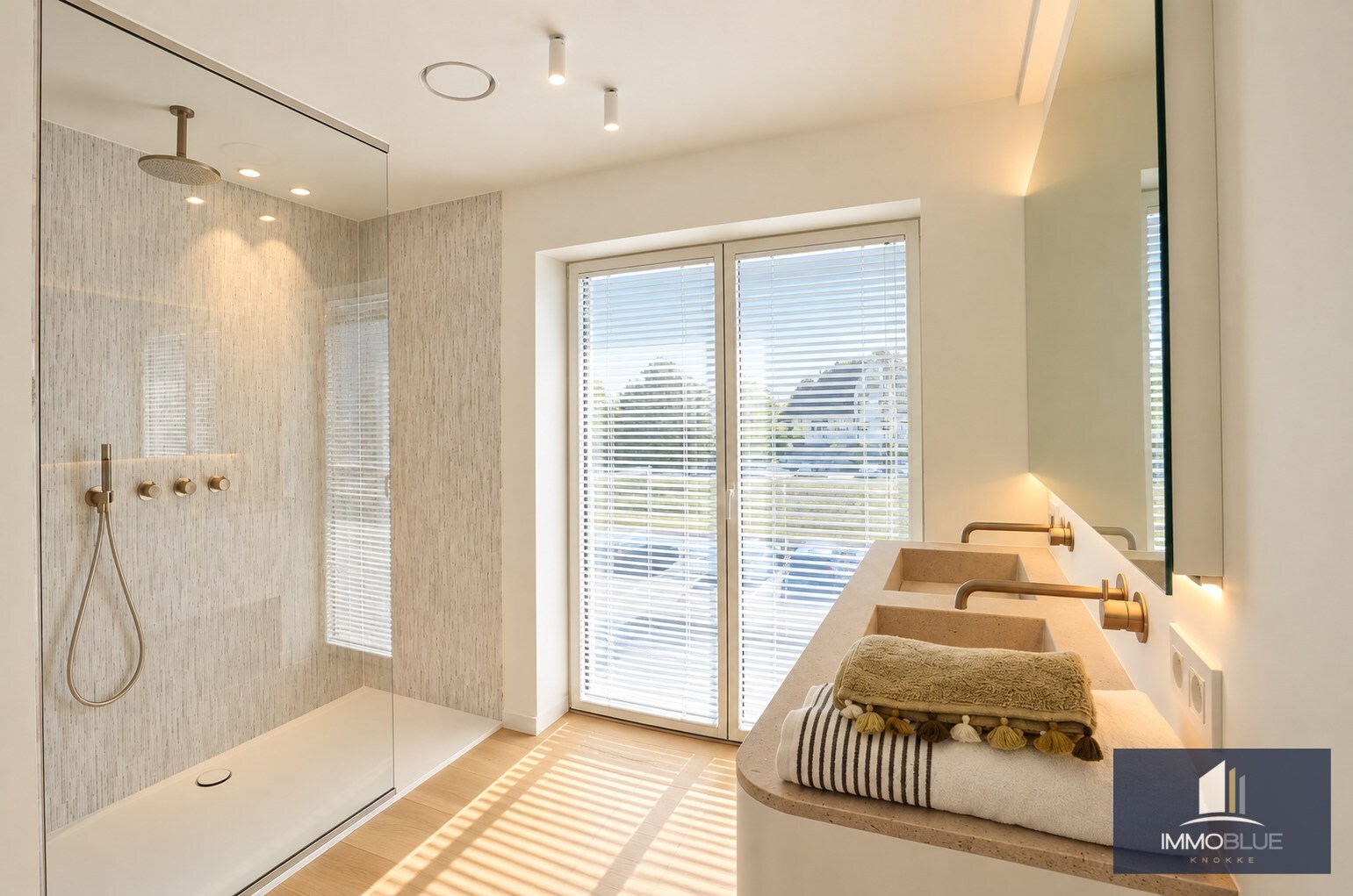 Offre exceptionnelle : Villa entièrement rénovée avec vue frontale sur la mer. 