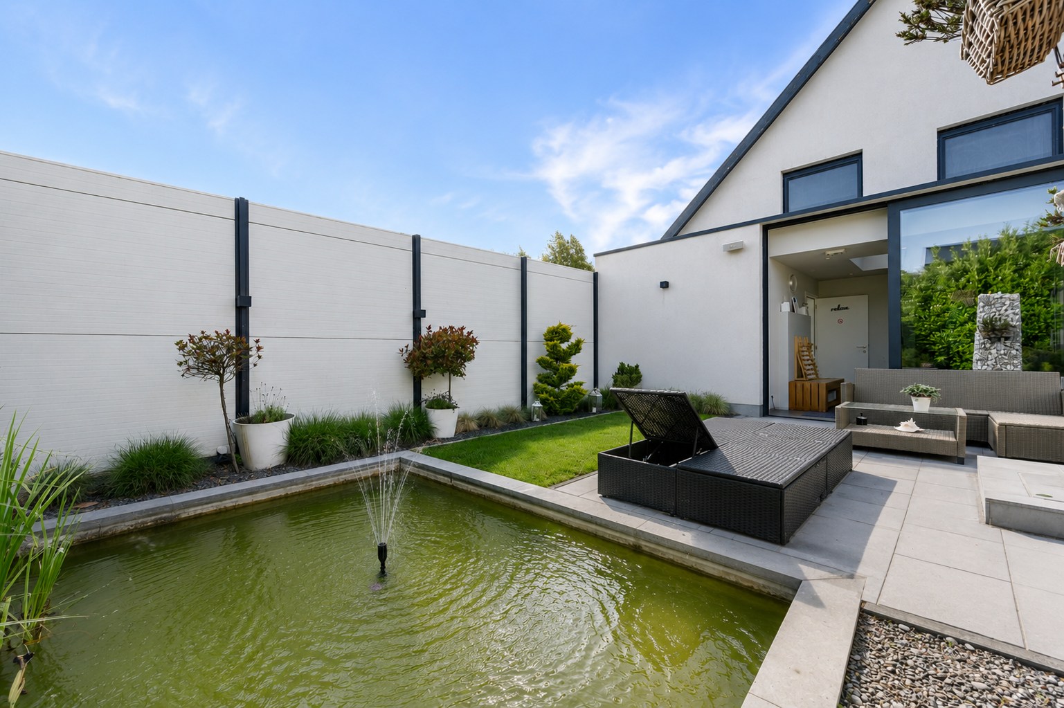 Energiezuinige villa met exclusieve wellness en polyvalent bijgebouw in Oostende 