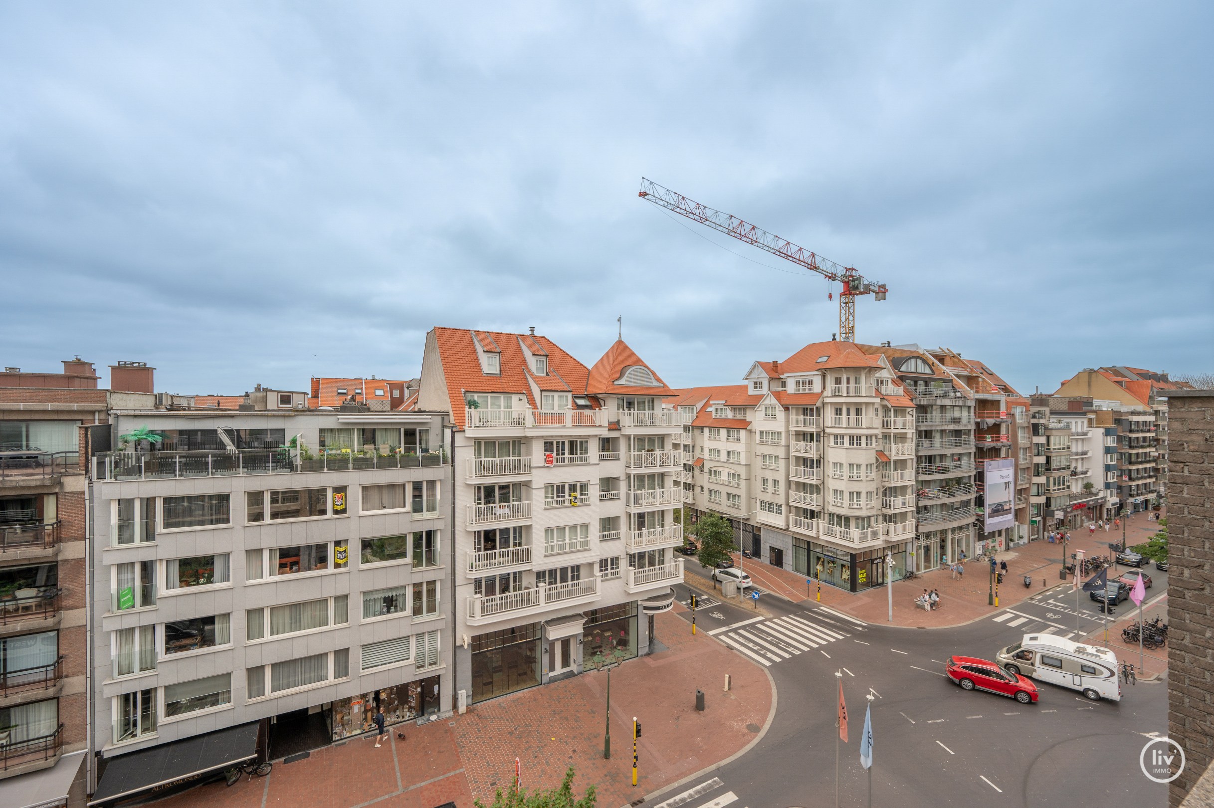 Zuidgericht en tevens instapklaar 4-slaapkamer appartement (159m2!) voorzien van 2 ruime terrassen met mogelijkheid tot aankoop van een XL-garagebox. 