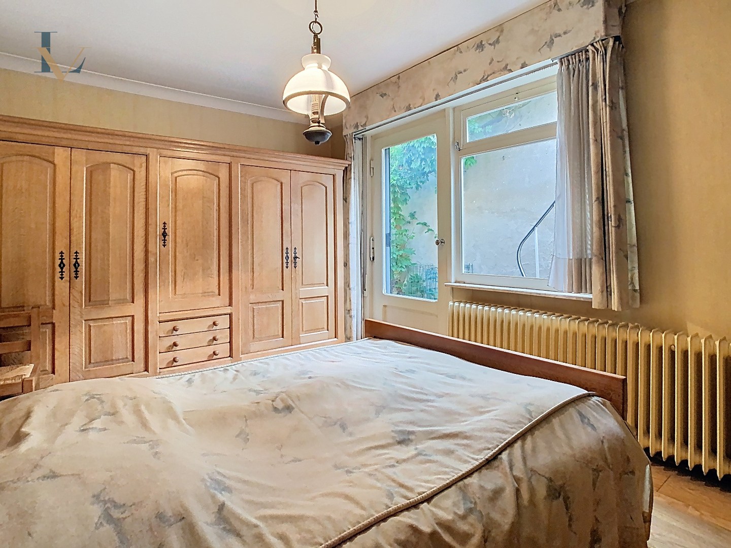 Te renoveren woning met groot potentieel in hartje Merksem! 