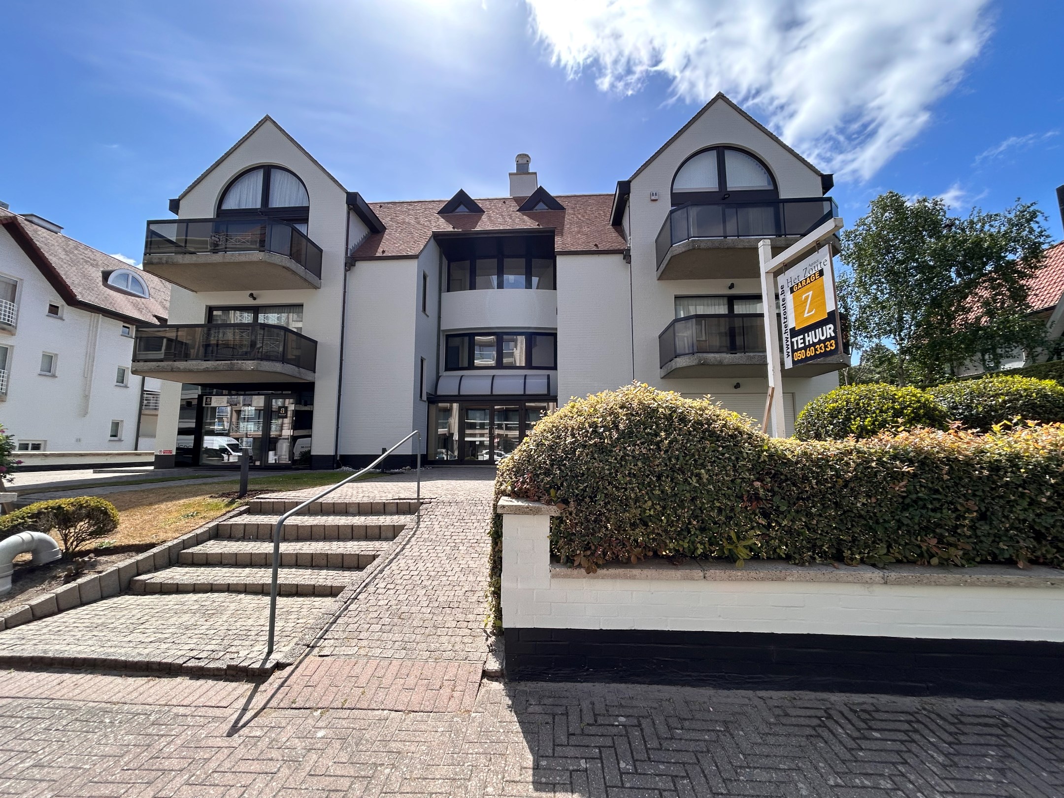 Ruime garagebox te huur gelegen in de Kustlaan te Knokke. 