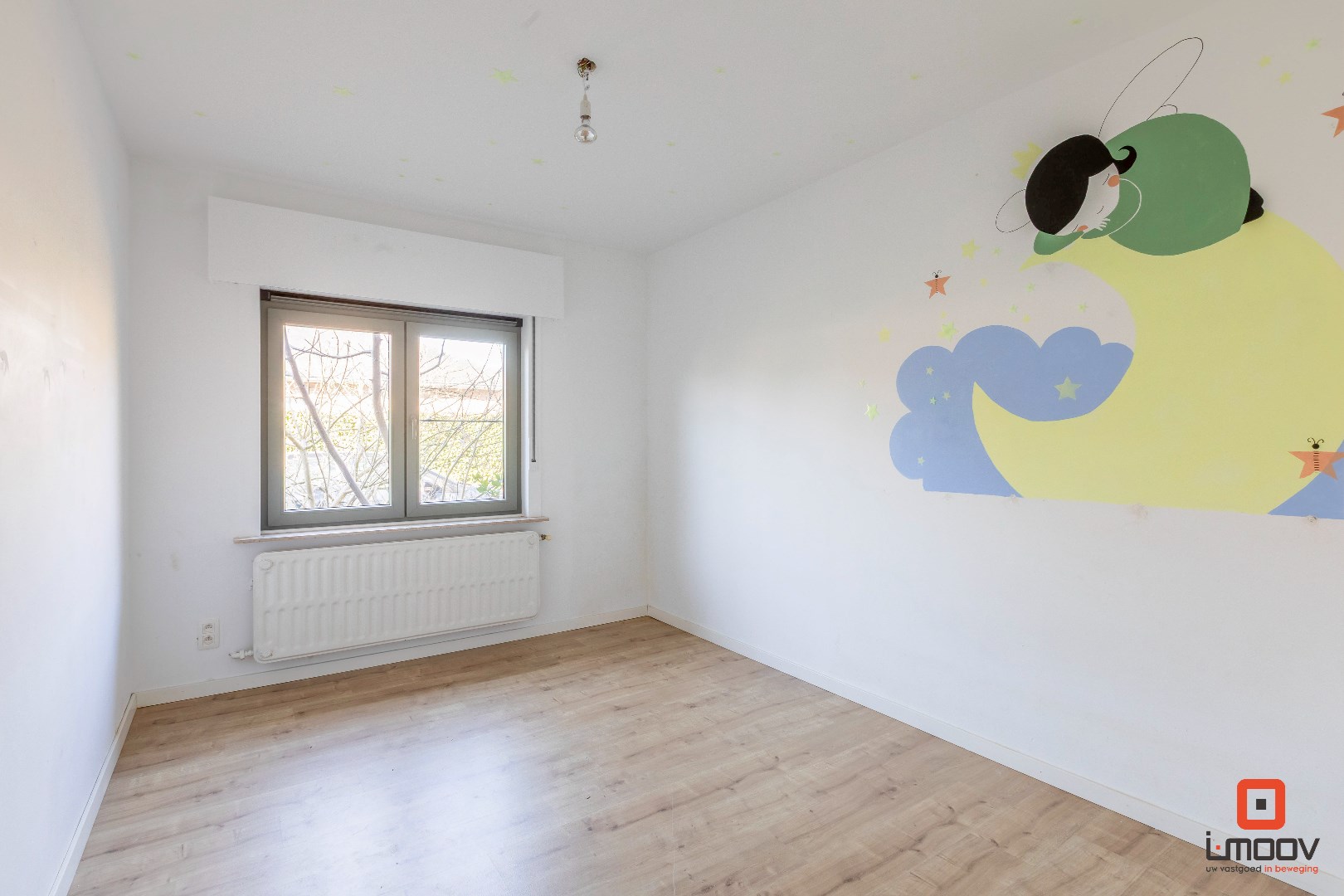 Open bebouwing met 3 slaapkamers en grote tuin in residentiële, groene woonwijk 