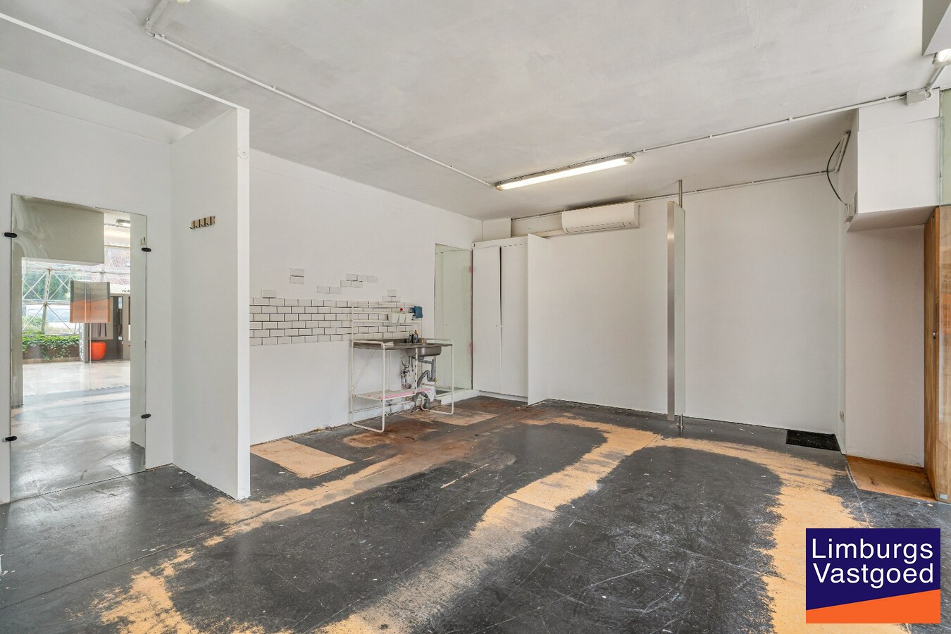 Commercieel uitstekend gelegen handelspand, 39m² 