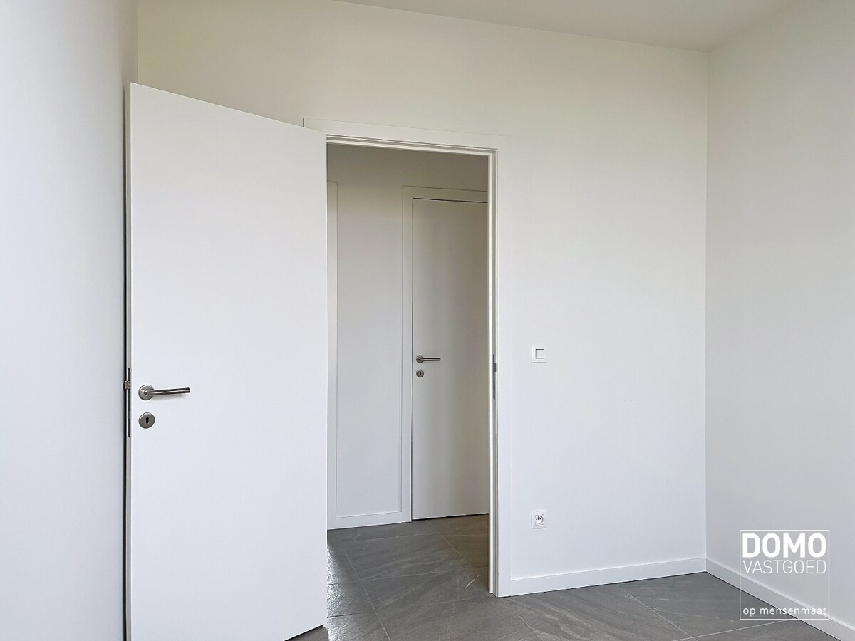 PRACHTIG APPARTEMENT MET ZONNIG TERRAS, 2 SLAAPKAMERS EN GARAGEBOX TE HUUR IN HET CENTRUM VAN HASSELT 