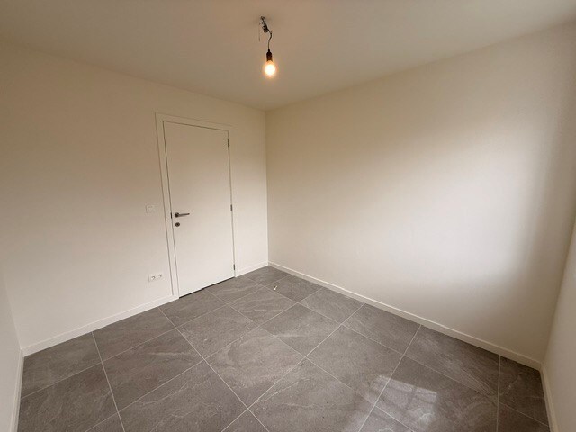 Halfopen nieuwbouwwoning met 4 slaapkamers gelegen te Opitter. 