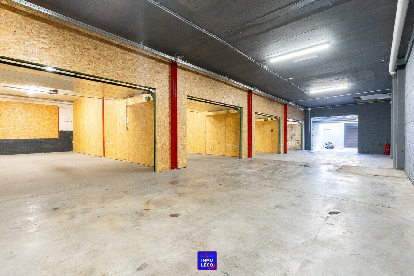 Espace de stockage/Garage/Box de +/- 52m² 