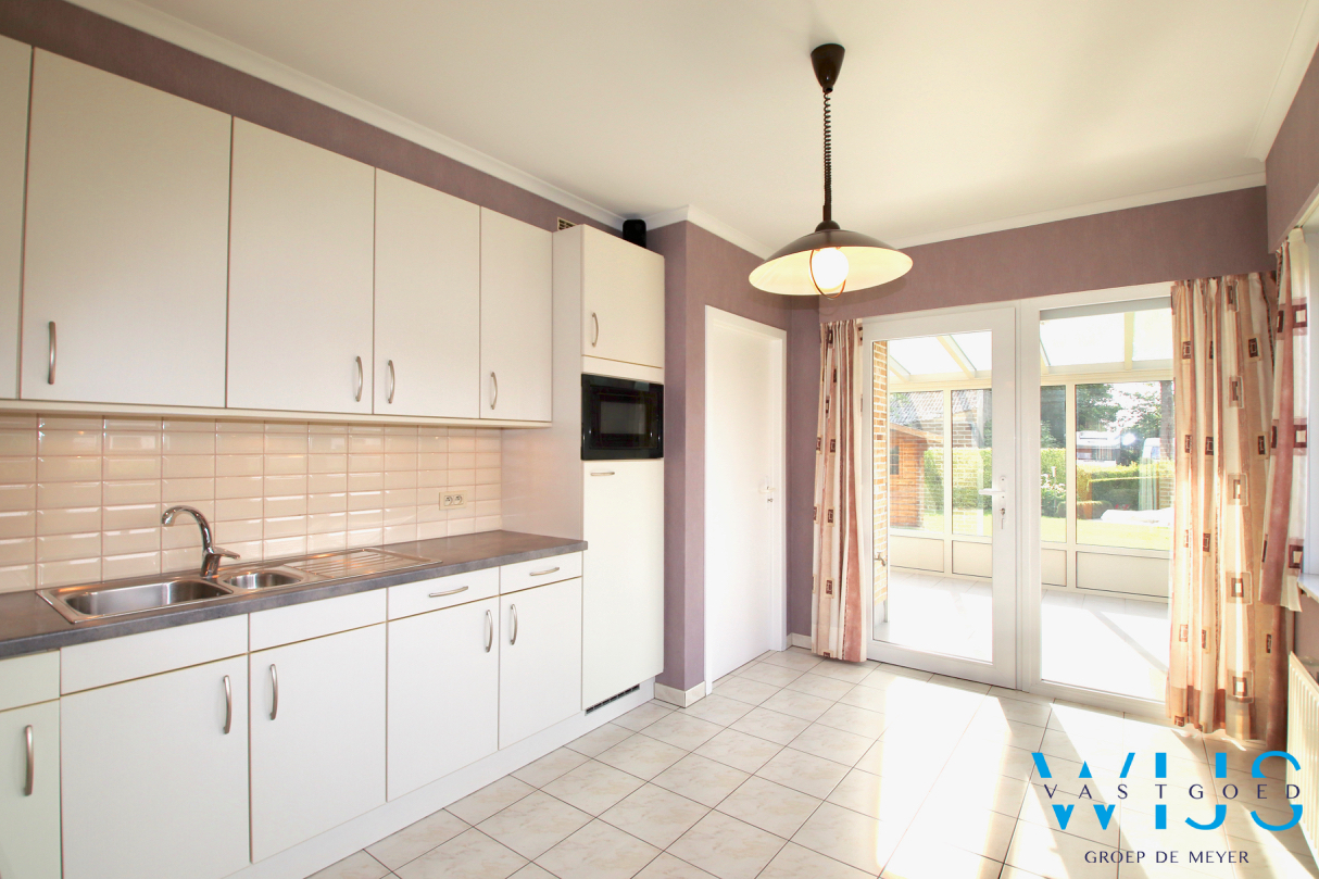 Leuke gezinswoning met 4 slaapkamers &amp; tuin te Oosteeklo ! 