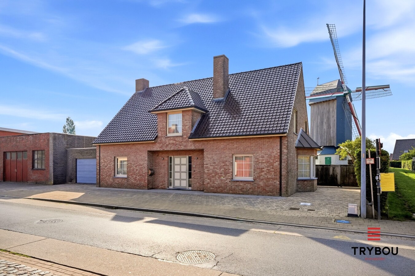 Ruime halfopen woning met 5 slaapkamers te koop in Werken met garage en ruime tuin! 