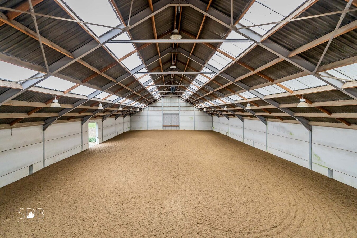 Landelijke woning met paardenaccommodatie en graslanden op 3ha 71a 90ca 