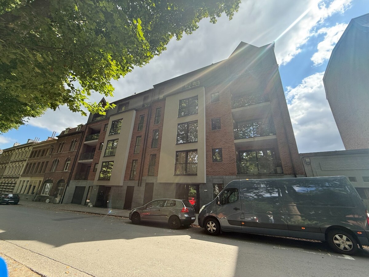 Bel appartement 1 chambre avec bureau et terrasse ! 