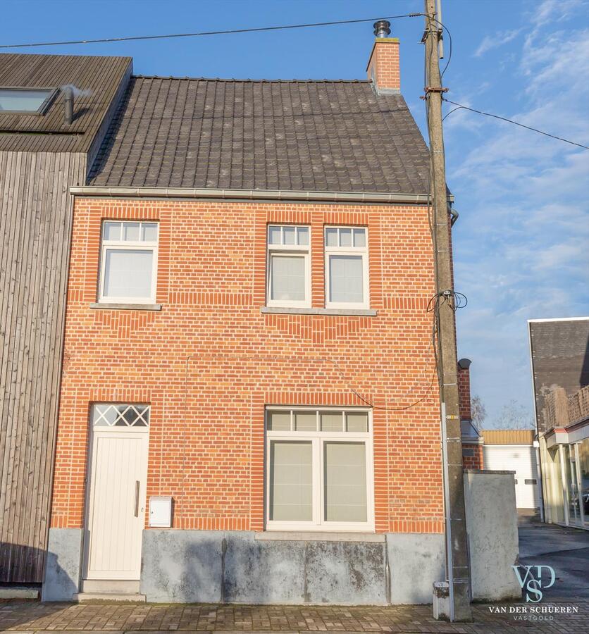Degelijke, karaktervolle woning met tuintje. UNIEK AANBOD ! 