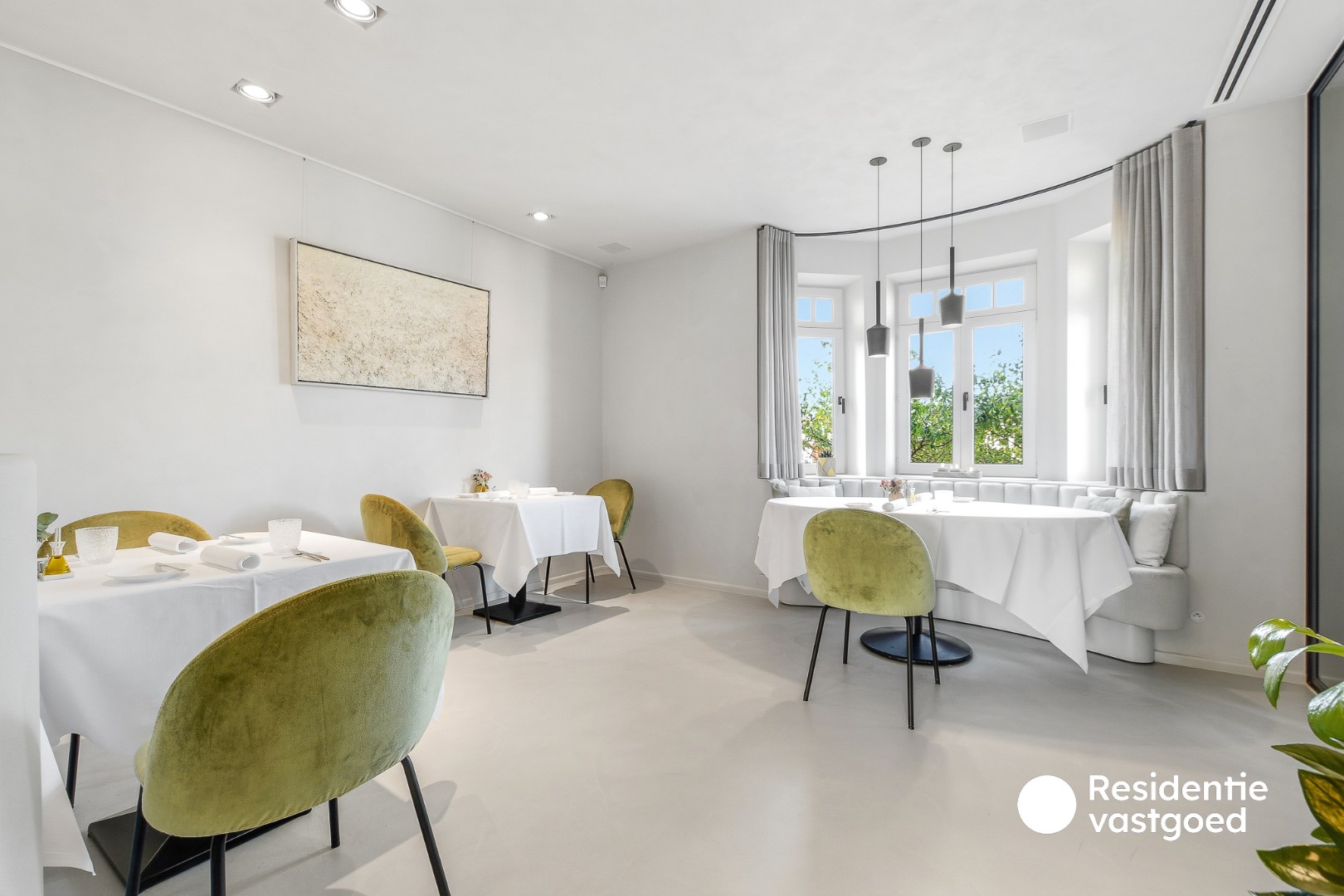 Wonen boven, ondernemen beneden: volledig gerenoveerd restaurant met luxueuze woonst in hartje De Haan 