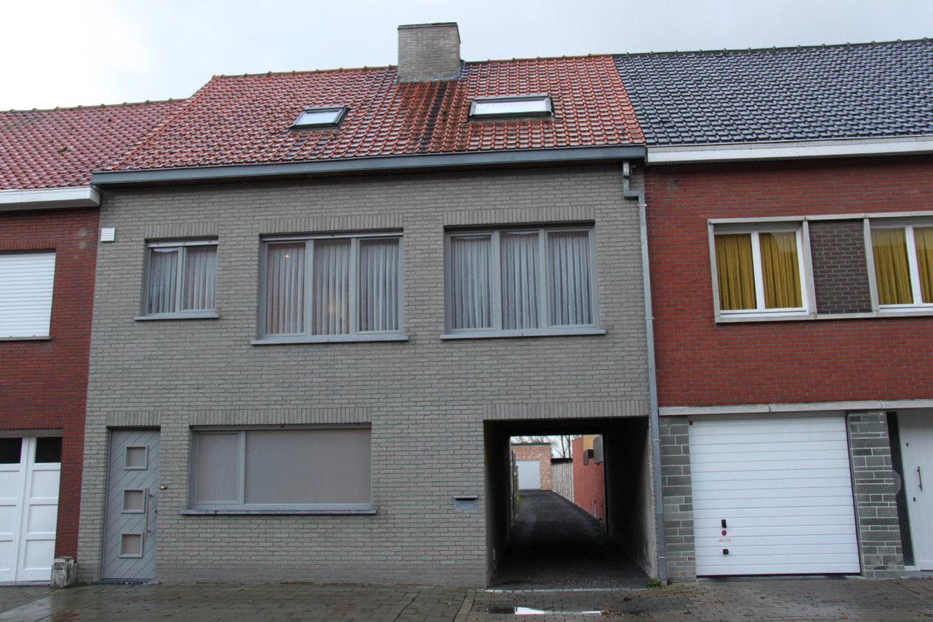 Volledig vernieuwd woning met ruime garage 
