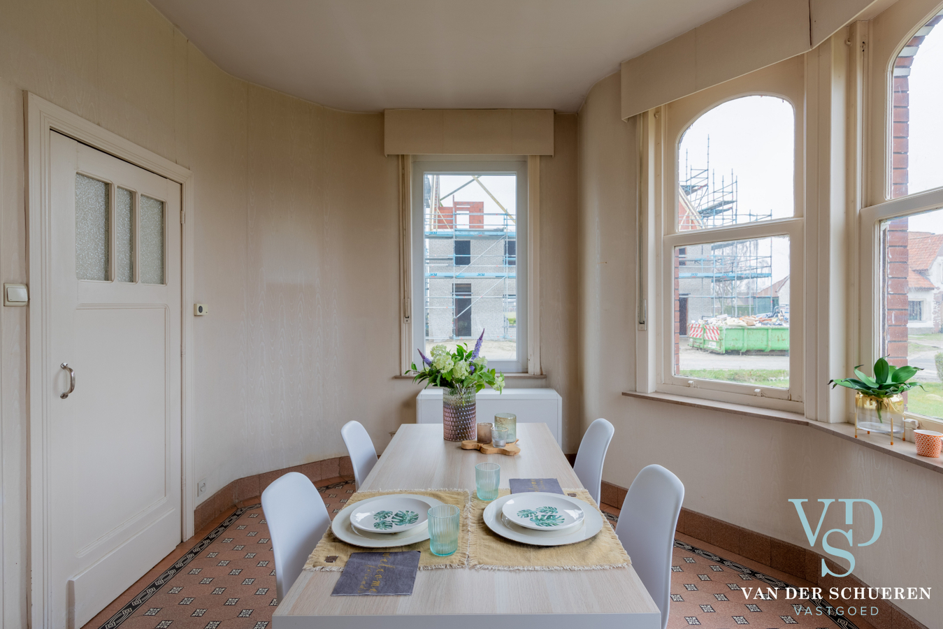 Statige herenwoning met potentieel ! 