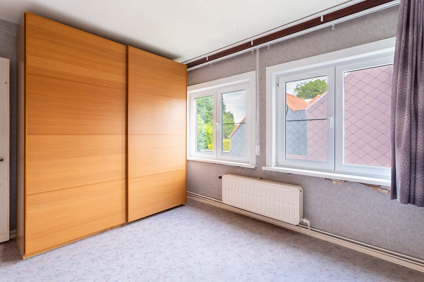 Halfopen gezinswoning met grote tuin en garage 