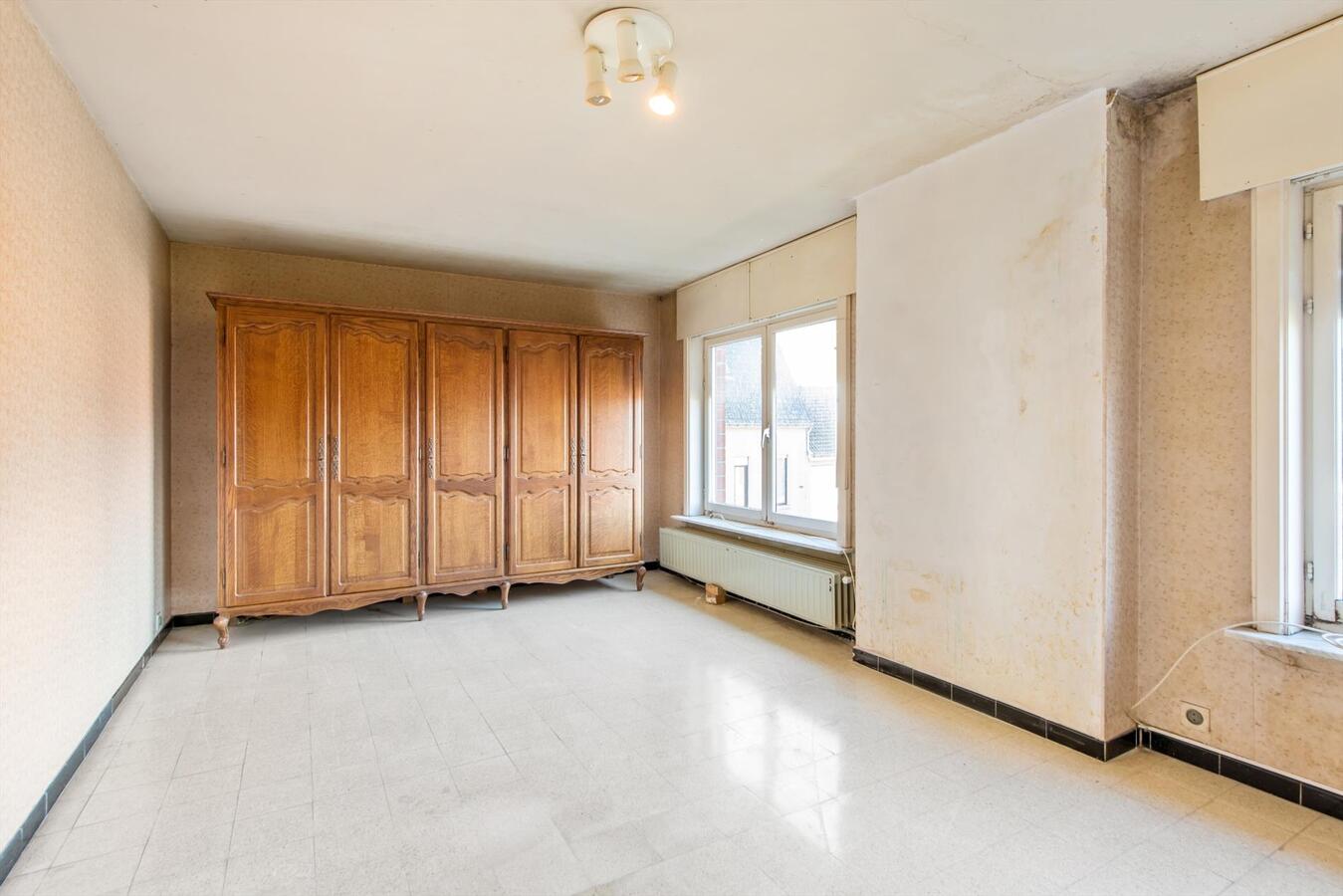 Ruime vrijstaande woning met garage op een perceel van 915 m² 