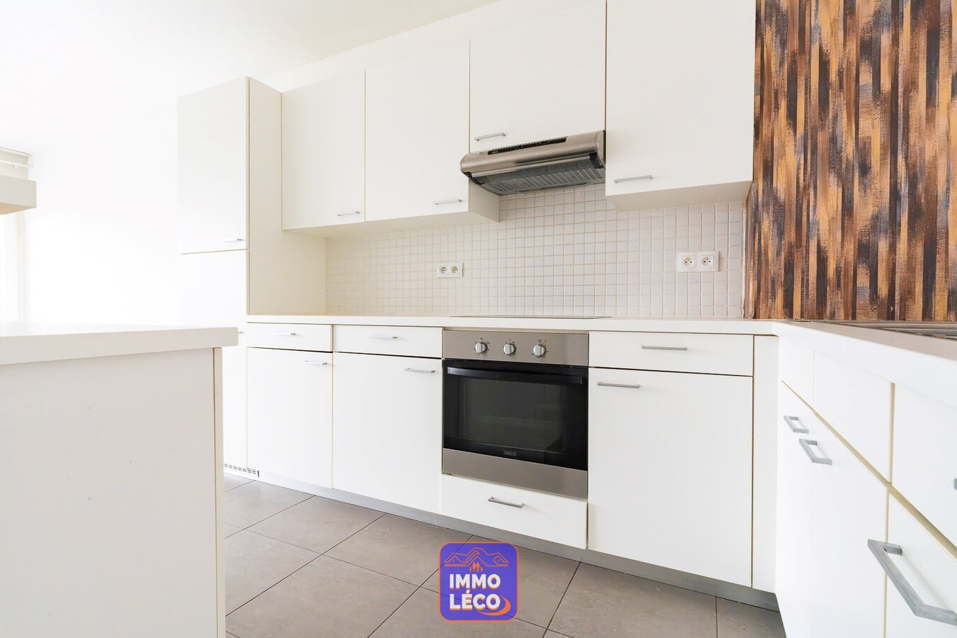 Maison moderne dans un lotissement avec parking 2 voit. &amp; jardin, proche de la Gare ! 