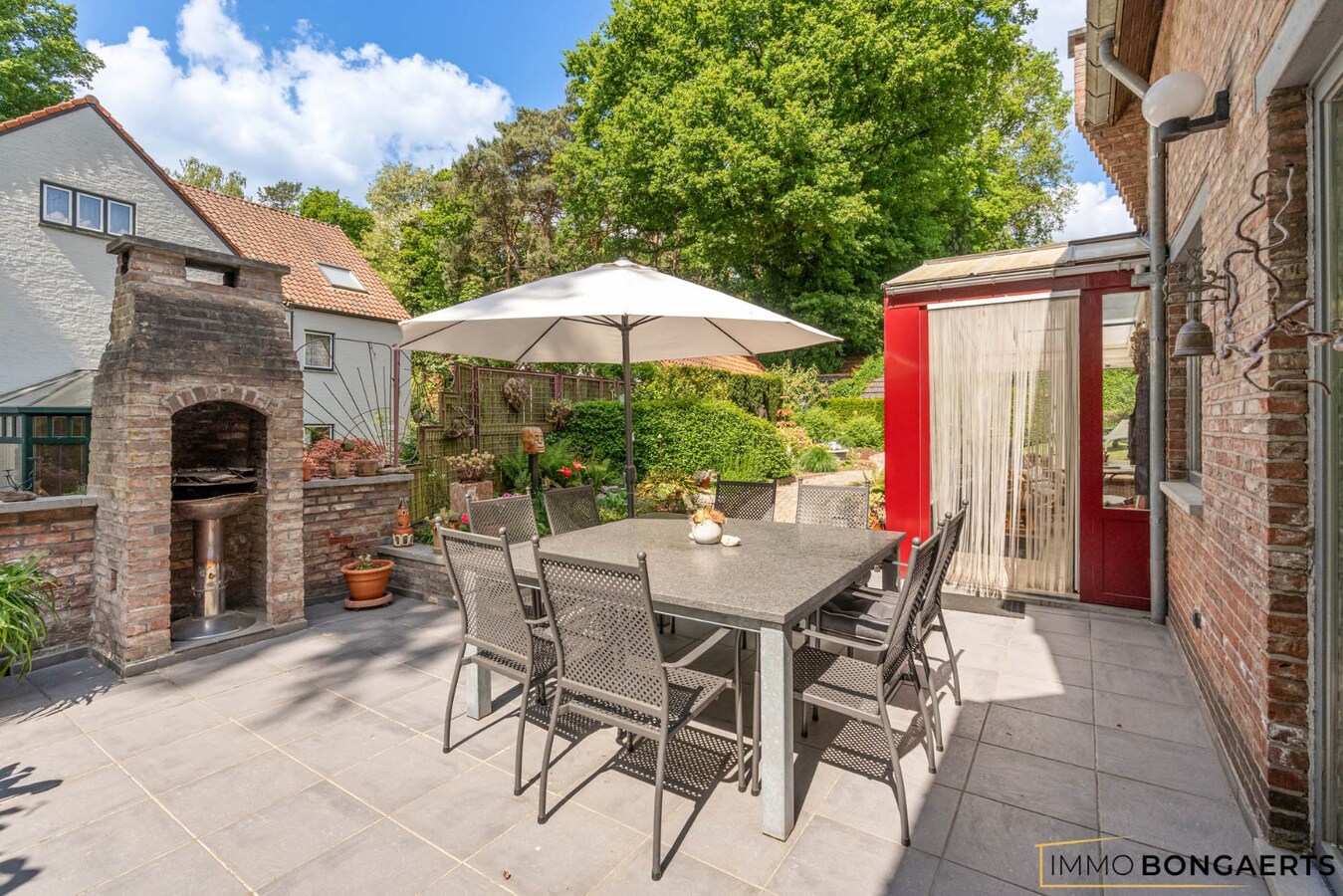 Zeer ruime woning op een leuke locatie te Bret-Gelieren 