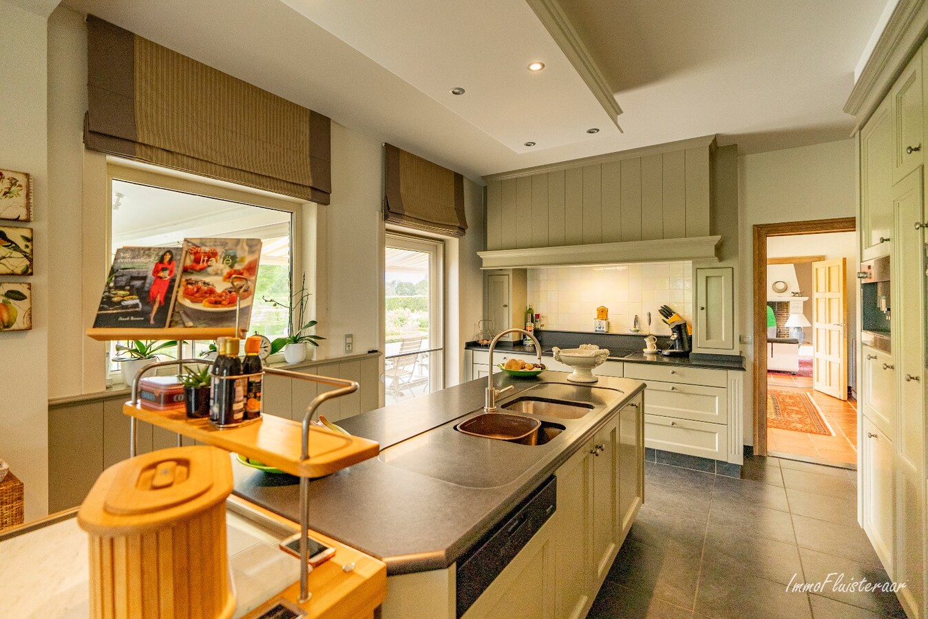 Manoir exclusif avec écuries, piscine et court de tennis sur un domaine d'environ 9 hectares à Retie. 