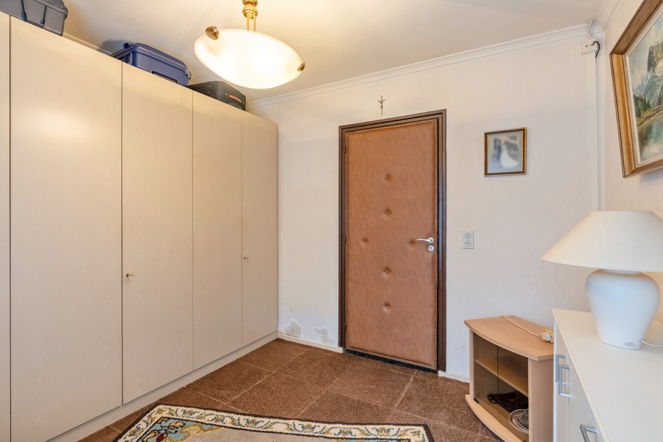 Rustig gelegen gelijkvloerse woning met garage en 3 slaapkamers in Niel-bij-As . 