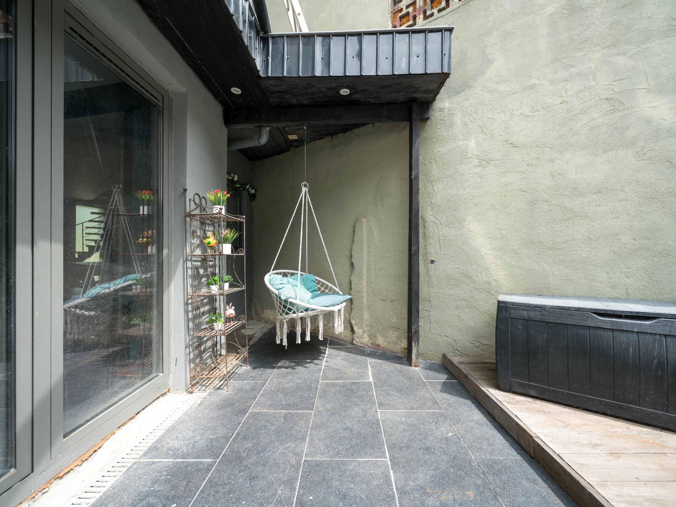 Gerenoveerde woning met 4 kamers, garage en stadstuintje 