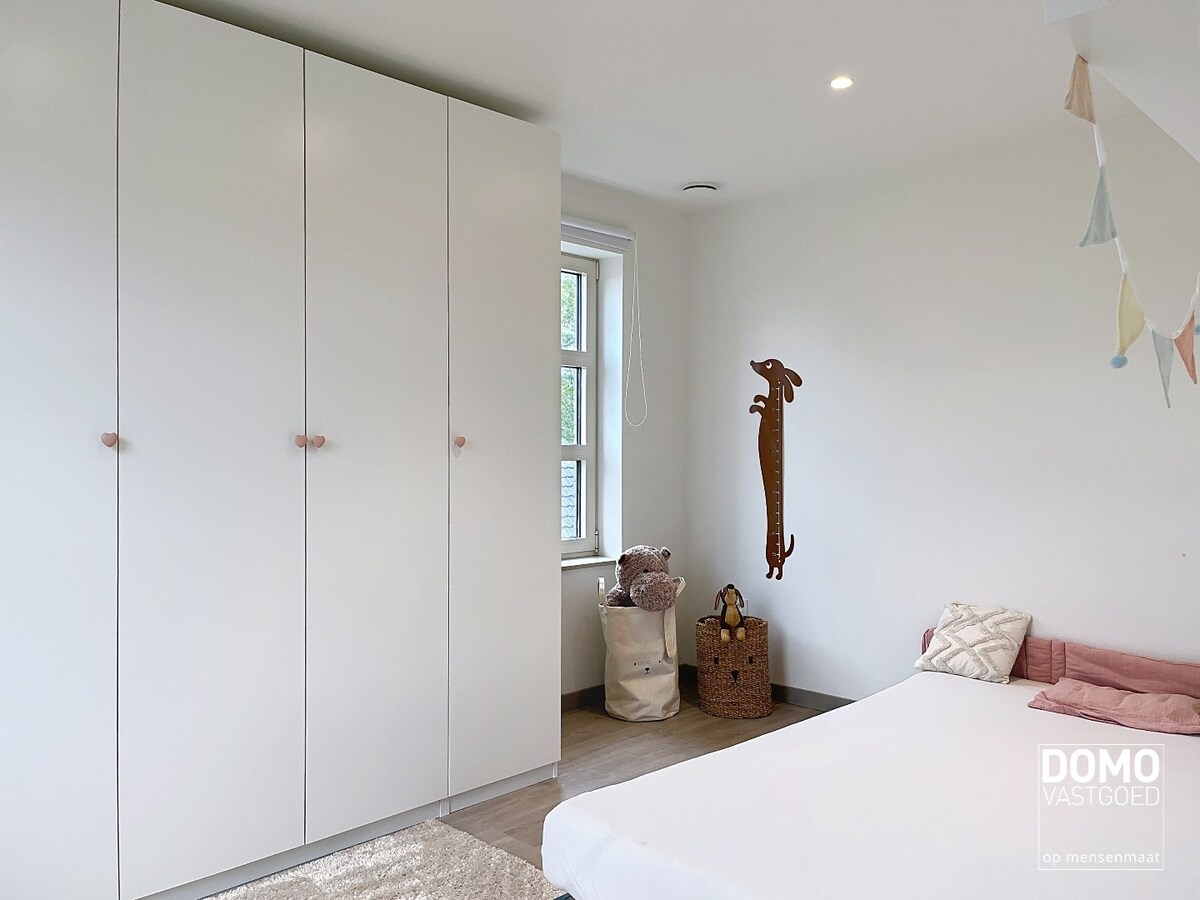 INSTAPKLARE GEZINSWONING MET 3 (MOGELIJK 4) SLAAPKAMERS EN EPC - LABEL A TE NEEROETEREN 