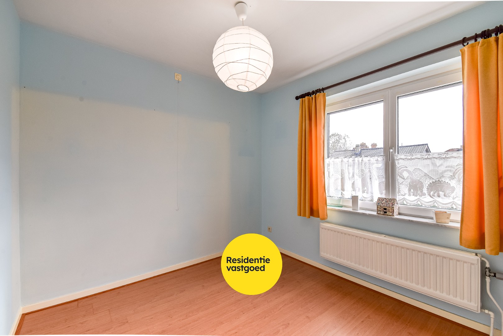 Ruime te renoveren villa op rustige ligging 