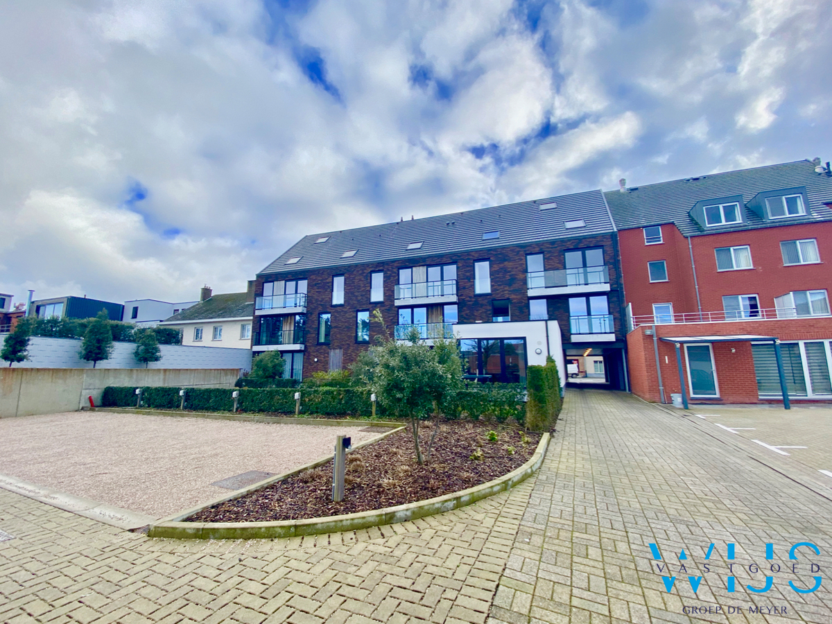 Serviceflat in hartje Waarschoot ! 