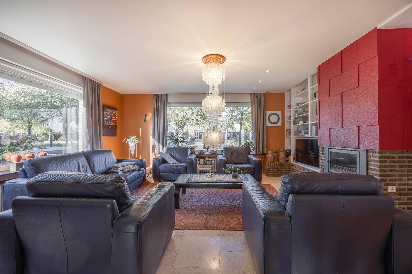 Stevig gebouwde gezinswoning met garage op zonovergoten perceel 