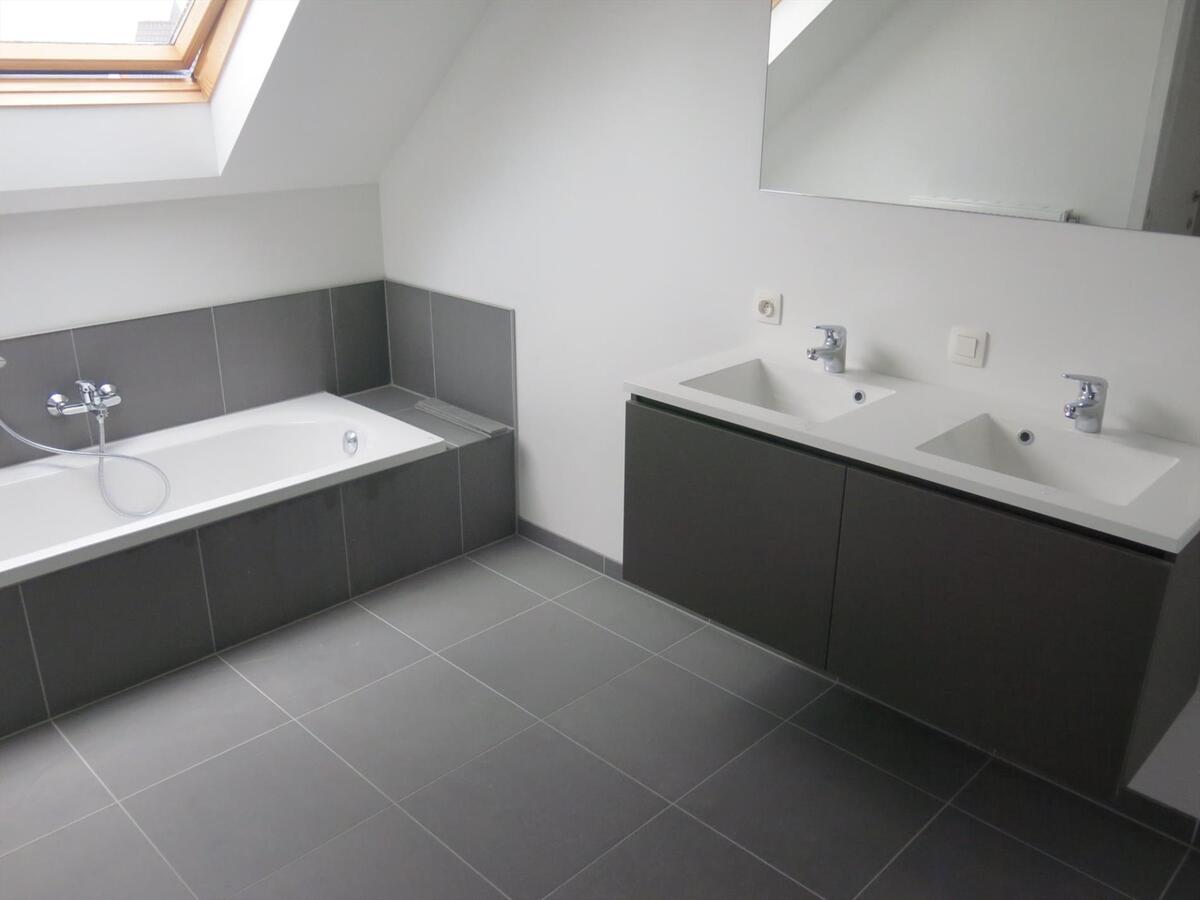 Ruime nieuwbouwwoning met zongerichte tuin en 3 slaapkamers 