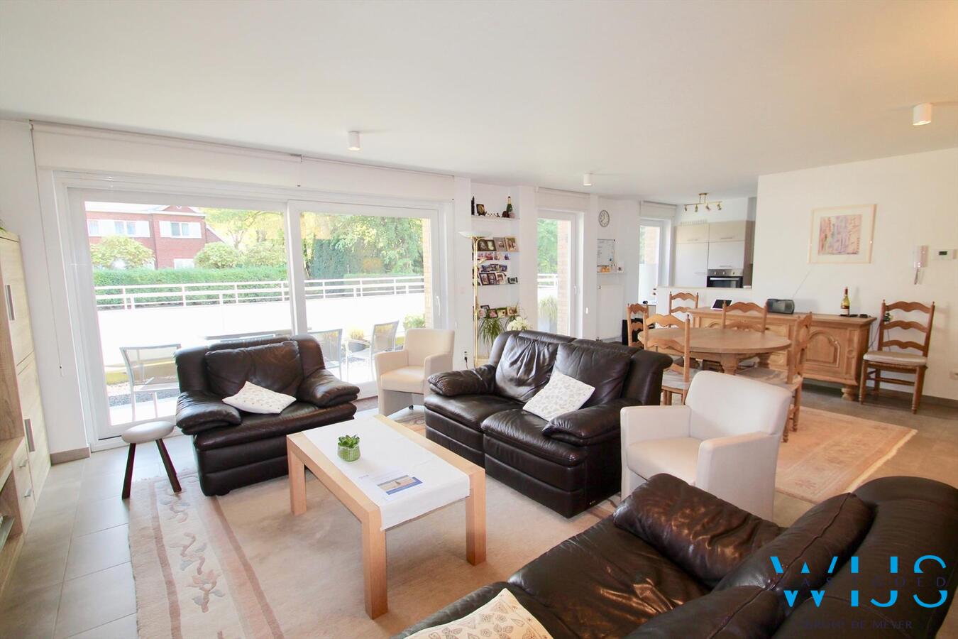 Mooi 2 slaapkamer gelijkvloersappartement in Hartje EVERGEM ! 