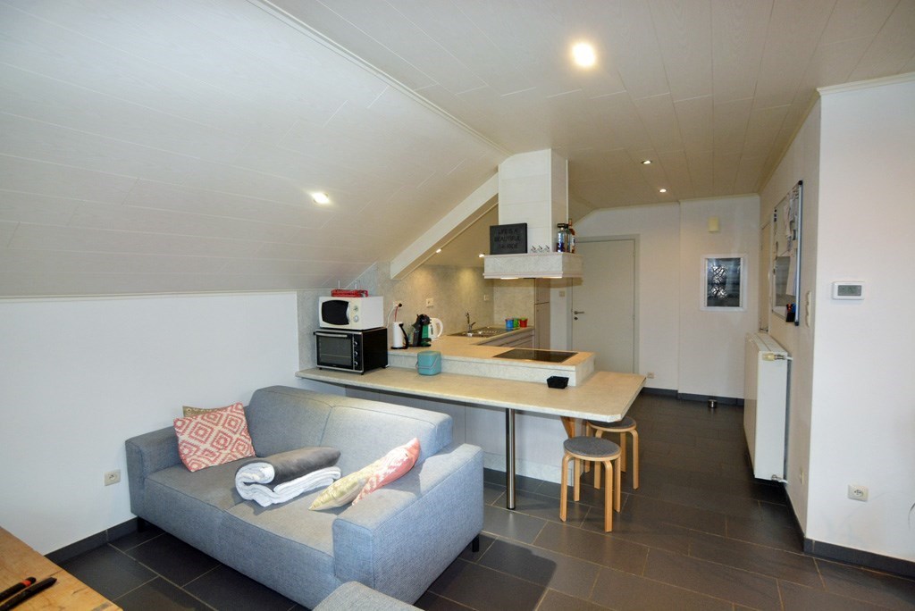 Instapklaar appartement met 2 slpks en tuintje. 