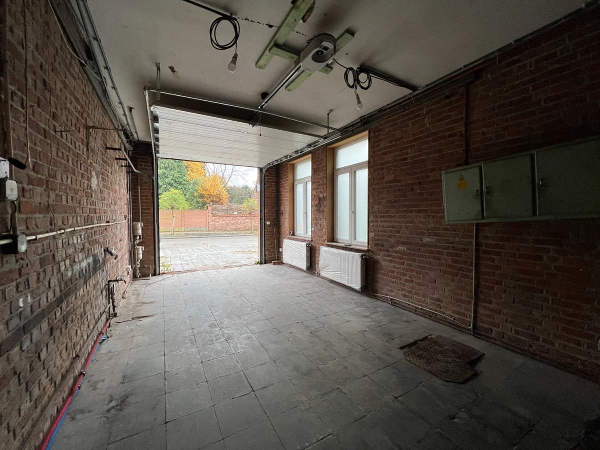 Très bel entrepôt de +/-350m² 