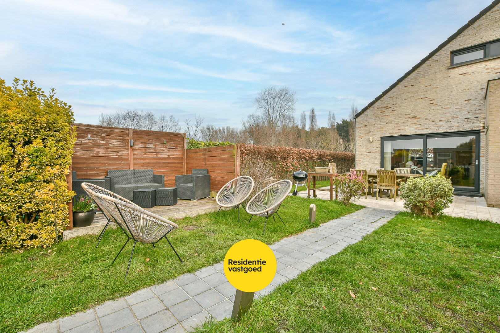 Instapklare halfopen woning met 3 slaapkamers en zonnige tuin in Vosseslag, vlakbij bos en duinen 