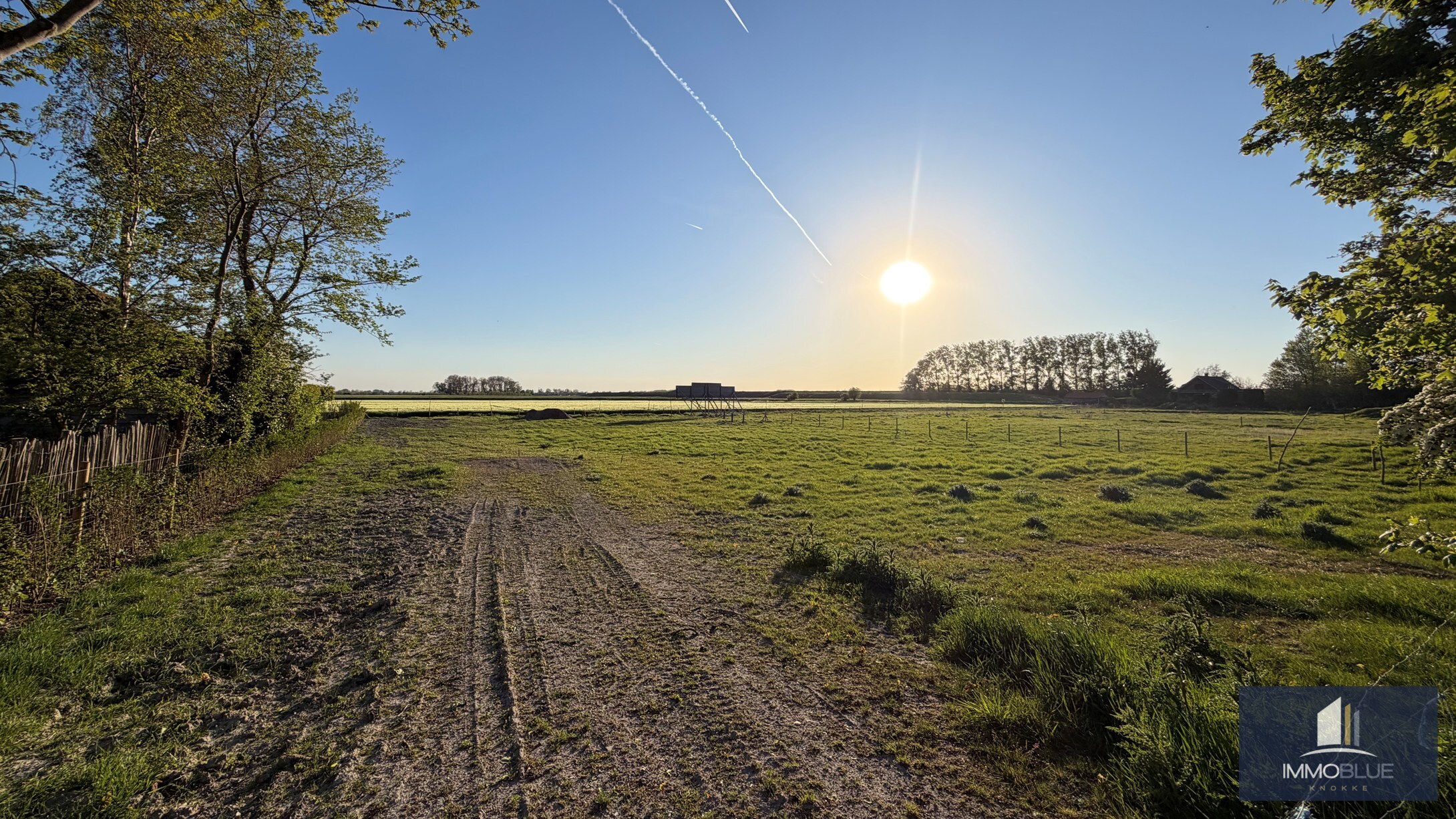Exclusieve bouwgrond met open zicht gelegen aan het Zwin met goedgekeurde bouwplannen. 