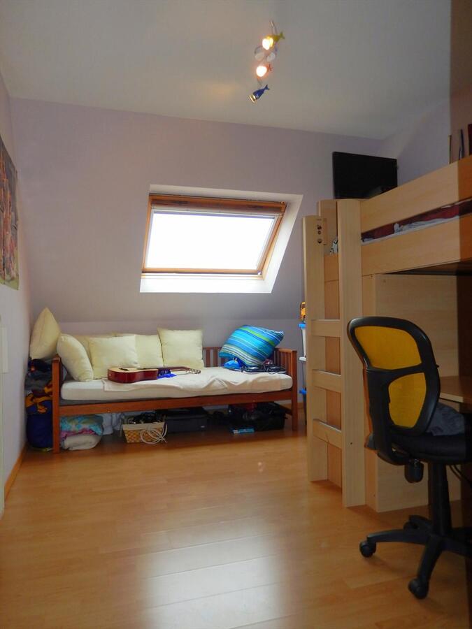 Recente rijwoning met garagebox te huur te Zandvoorde 