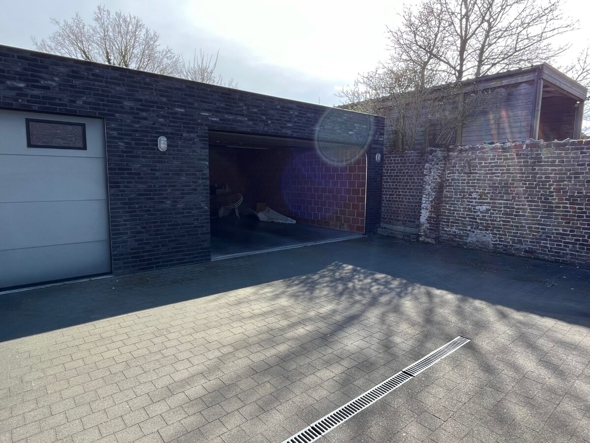 Luxueus én ruim gelijkvloers appartement in rustige omgeving. 