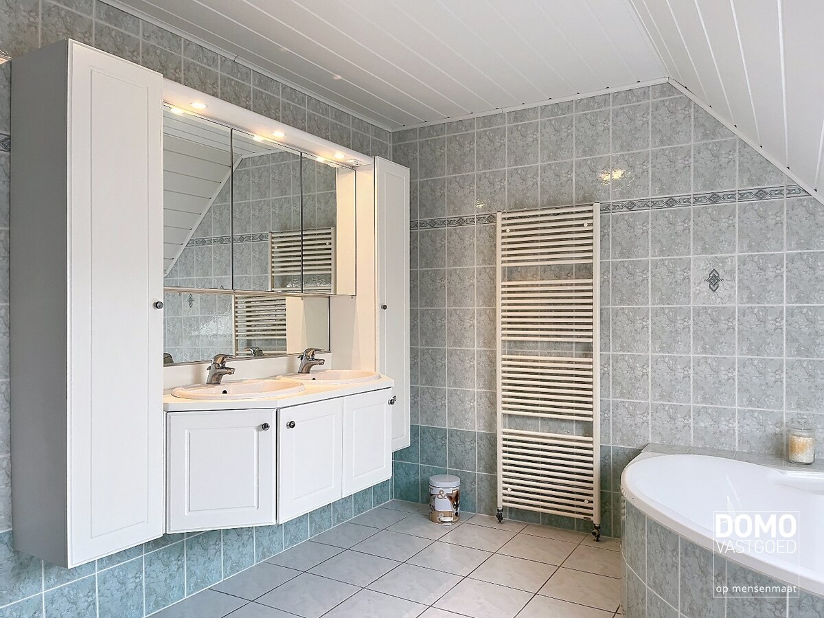 RUIME, LICHTRIJKE OPEN BEBOUWING MET ZONNIGE TUIN TE HALEN 