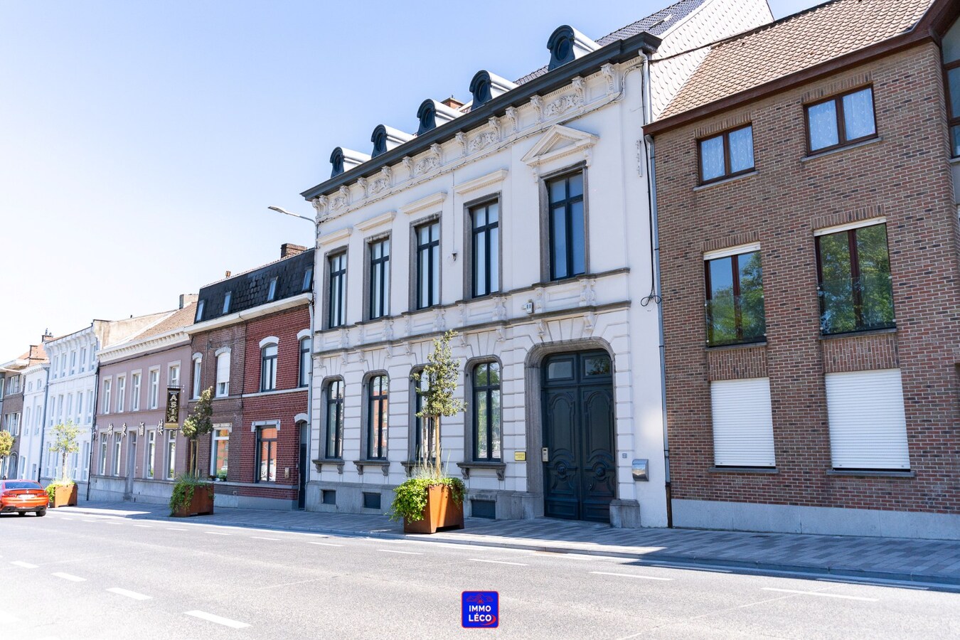 Maison de Maître chargée d'histoire, une propriété unique dans le centre-ville ! 