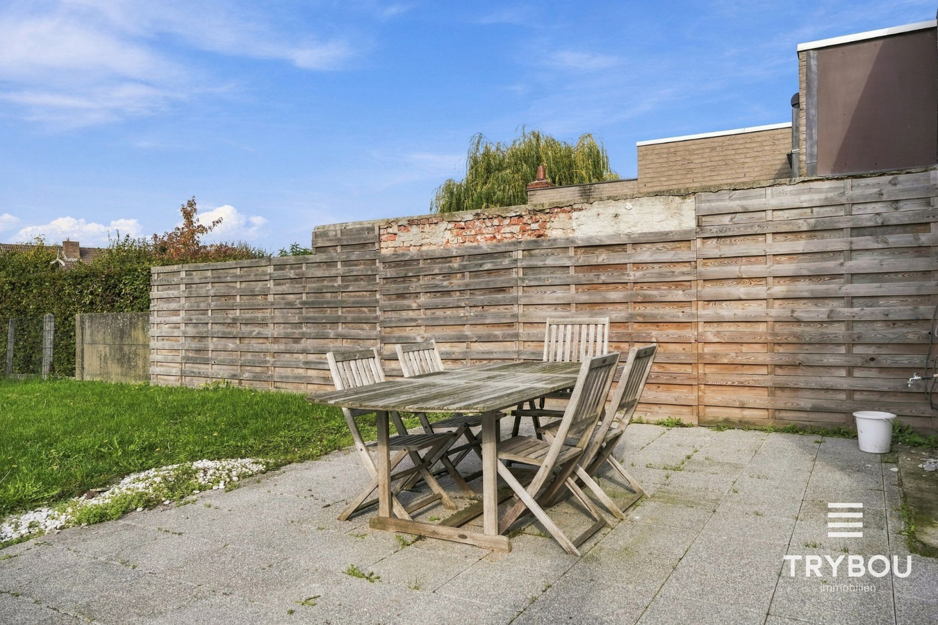 Ruime gezinswoning met 4 slaapkamers, garage en aangename tuin in Merkem! 