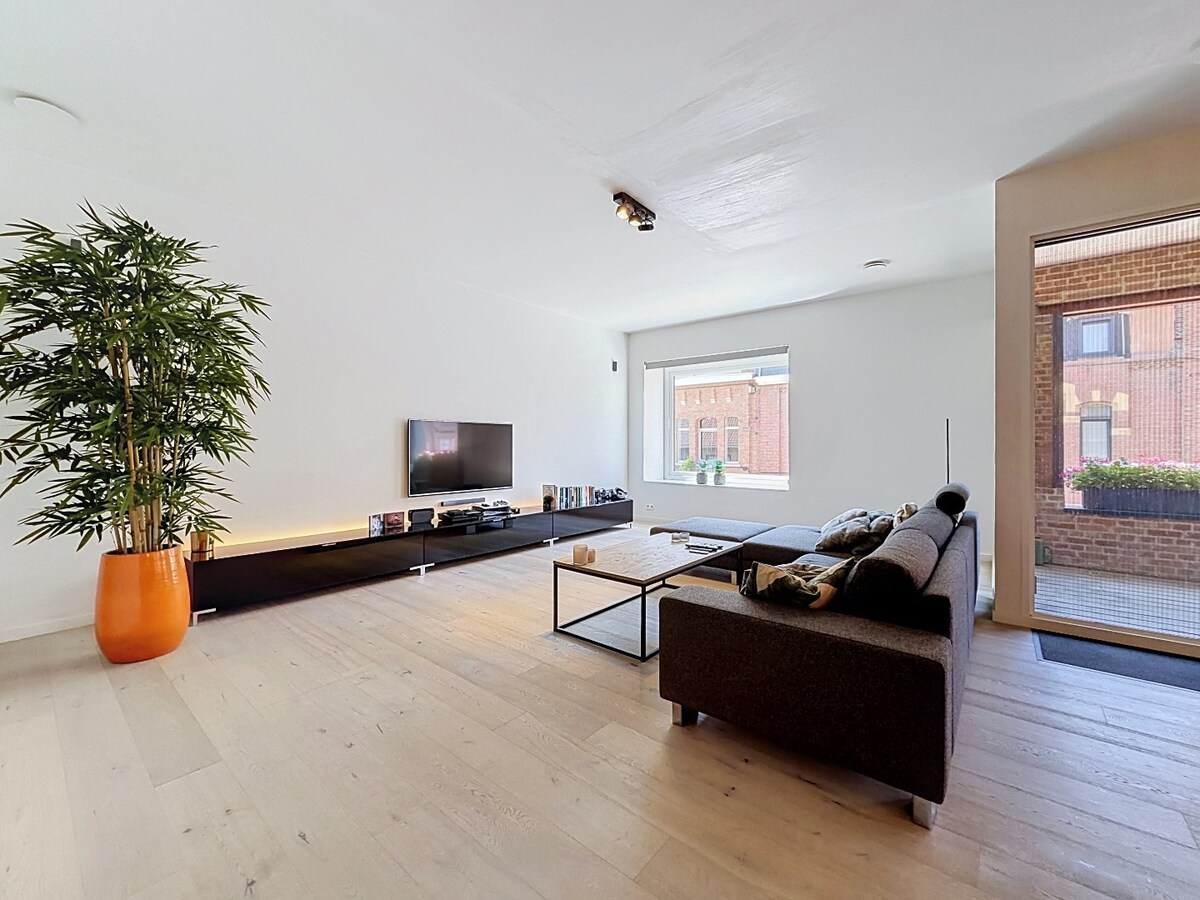 Luxueuze loft met ZW-terras en garage te centrum Aalst 